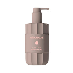 Amouage - Guidance - Body Lotion in stilvoller, matter Flasche mit Spender vor weißem Hintergrund