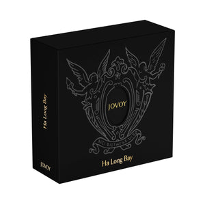 Jovoy - Ha Long Bay elegante schwarze Verpackung mit goldener Schrift und filigranem Engelsmotiv auf der Vorderseite