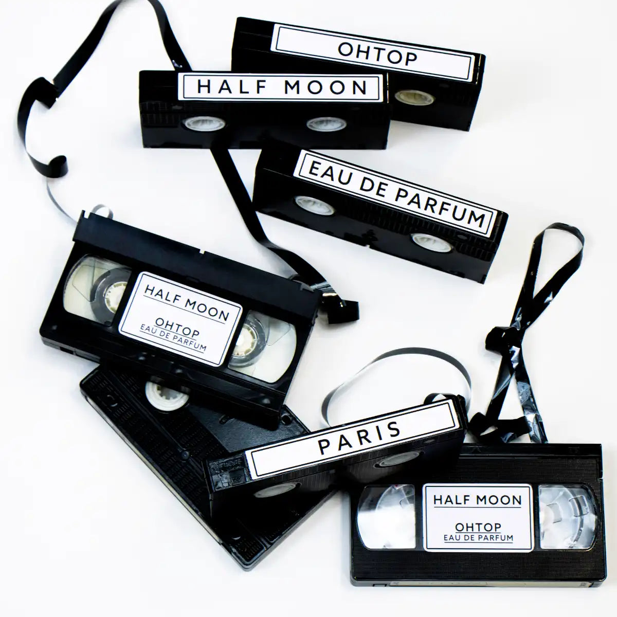 OHTOP - Half Moon Parfum in kreativem Design mit nostalgischen VHS-Kassetten für einzigartige Duftpräsentation