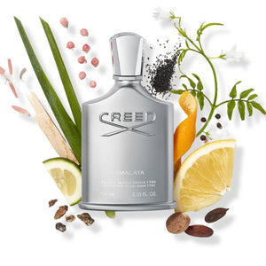 Creed - Himalaya Parfumflakon in moderner silberner Flasche mit natürlichen, frischen Duftkomponenten auf weißem Hintergrund