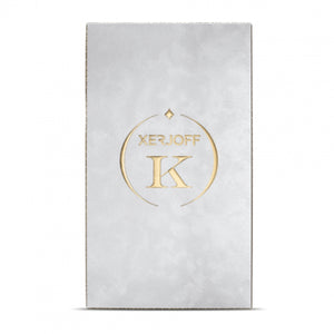 Xerjoff - K Blue Collection - Holysm zeigt edle Verpackung in samtigem Hellgrau mit goldenem Logo und feiner Struktur