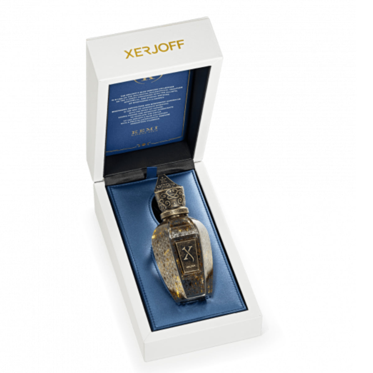 Xerjoff - K Blue Collection - Holysm zeigt kunstvollen Flakon mit antiken Ornamenten in hochwertiger, weiß-blauer Geschenkbox