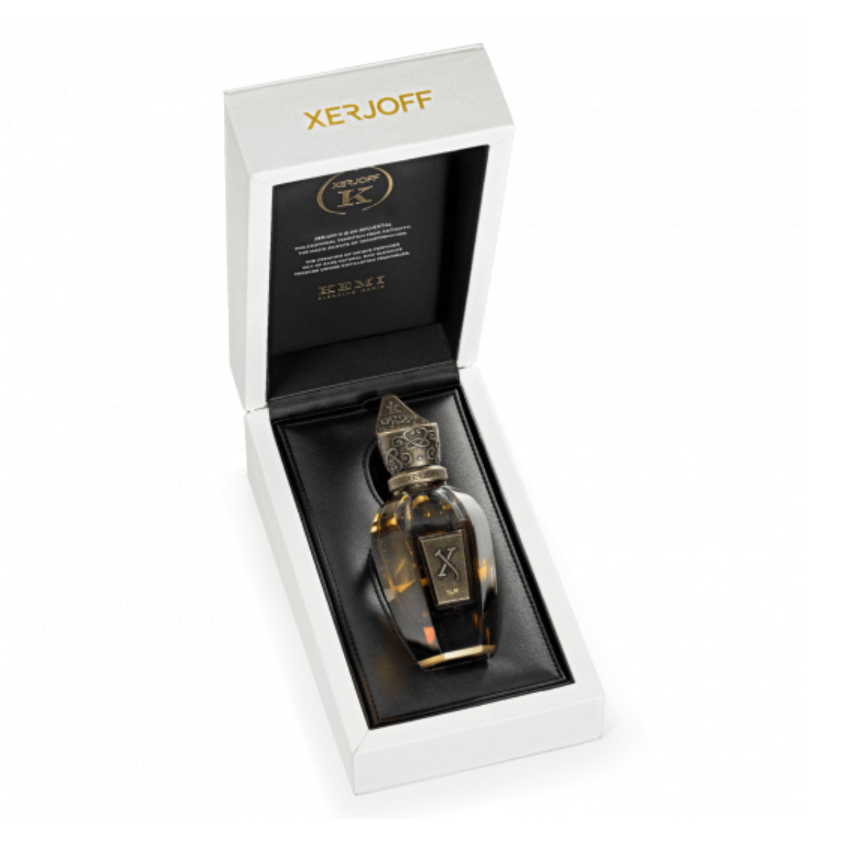 Xerjoff - K Collection - 'Ilm zeigt kunstvoll verzierten Parfumflakon in edler schwarzer Einlage und weißer Box mit goldfarbenem Logo