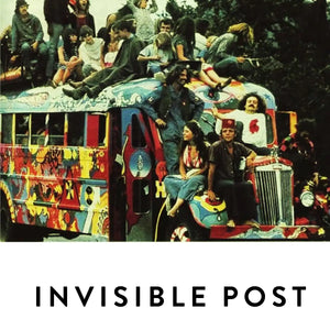 19-69 - Invisible Post zeigt Hippie-Gruppe auf farbenfrohem, bemaltem Bus symbolisierend Sommer der Liebe 1967