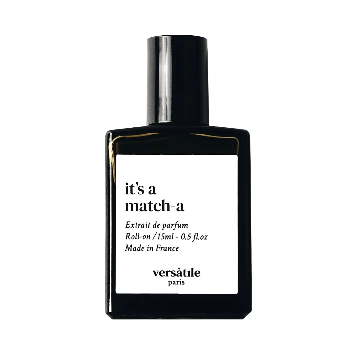 Versatile - It’s a Match-A Roll-on Flakon in schwarzem Design mit weißem Etikett vor weißem Hintergrund
