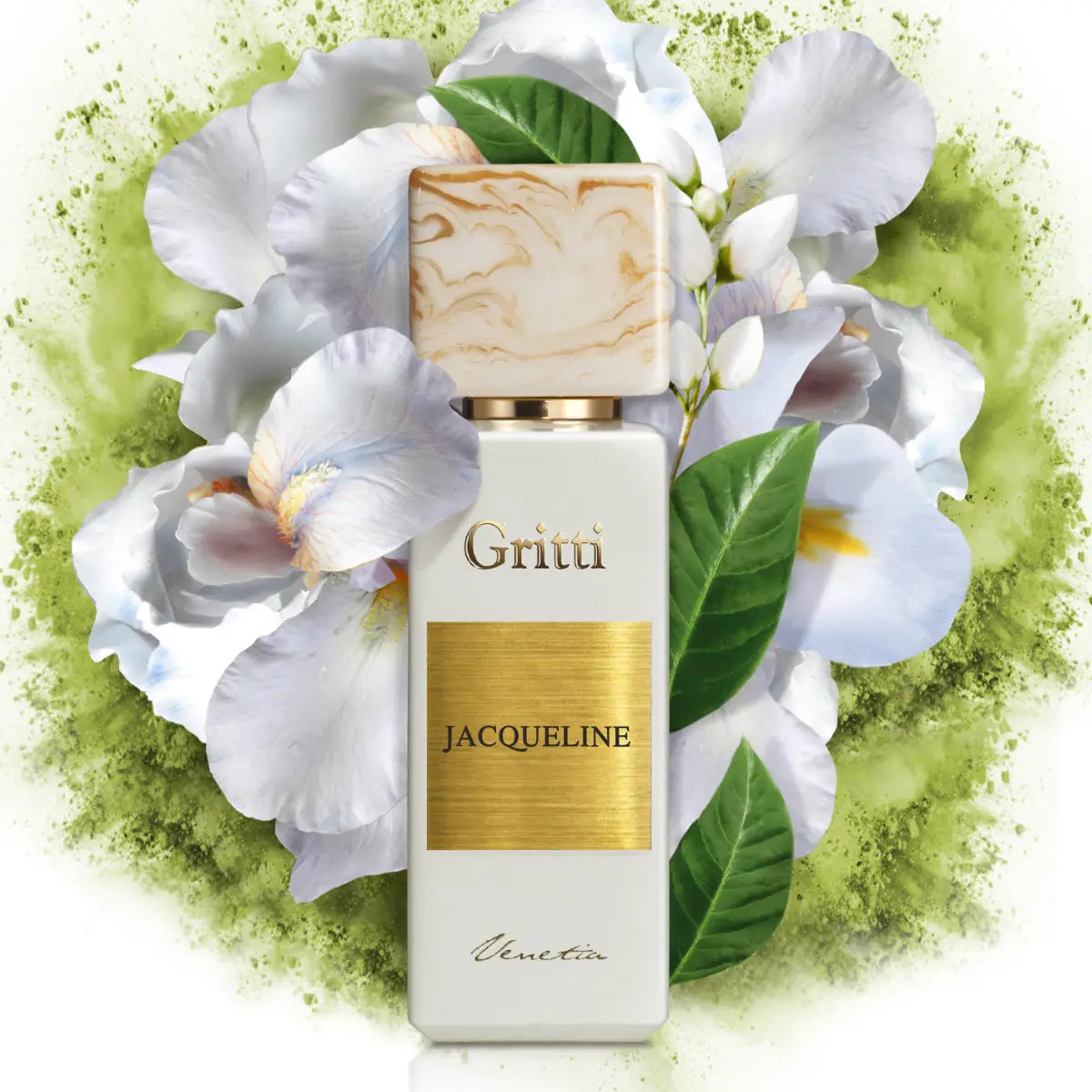Gritti - White Collection - Jacqueline eleganter Flakon mit goldfarbenem Etikett umgeben von weißen Blüten und grünen Blättern
