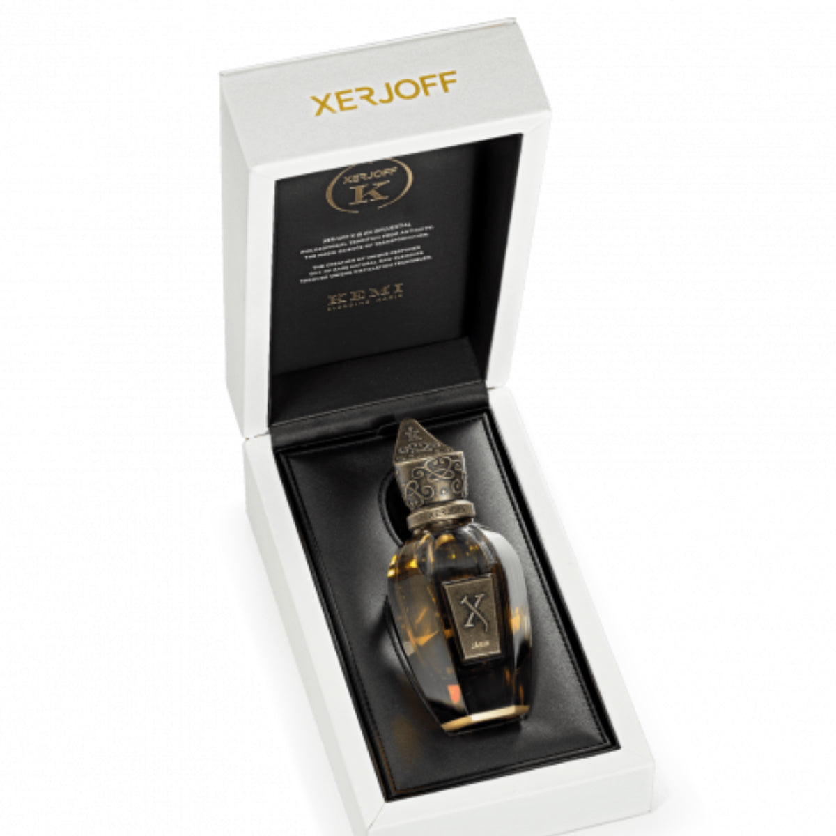 Xerjoff - K Collection - Jãbir zeigt kunstvollen Flakon mit verzierter Kappe in luxuriöser weißer Geschenkbox