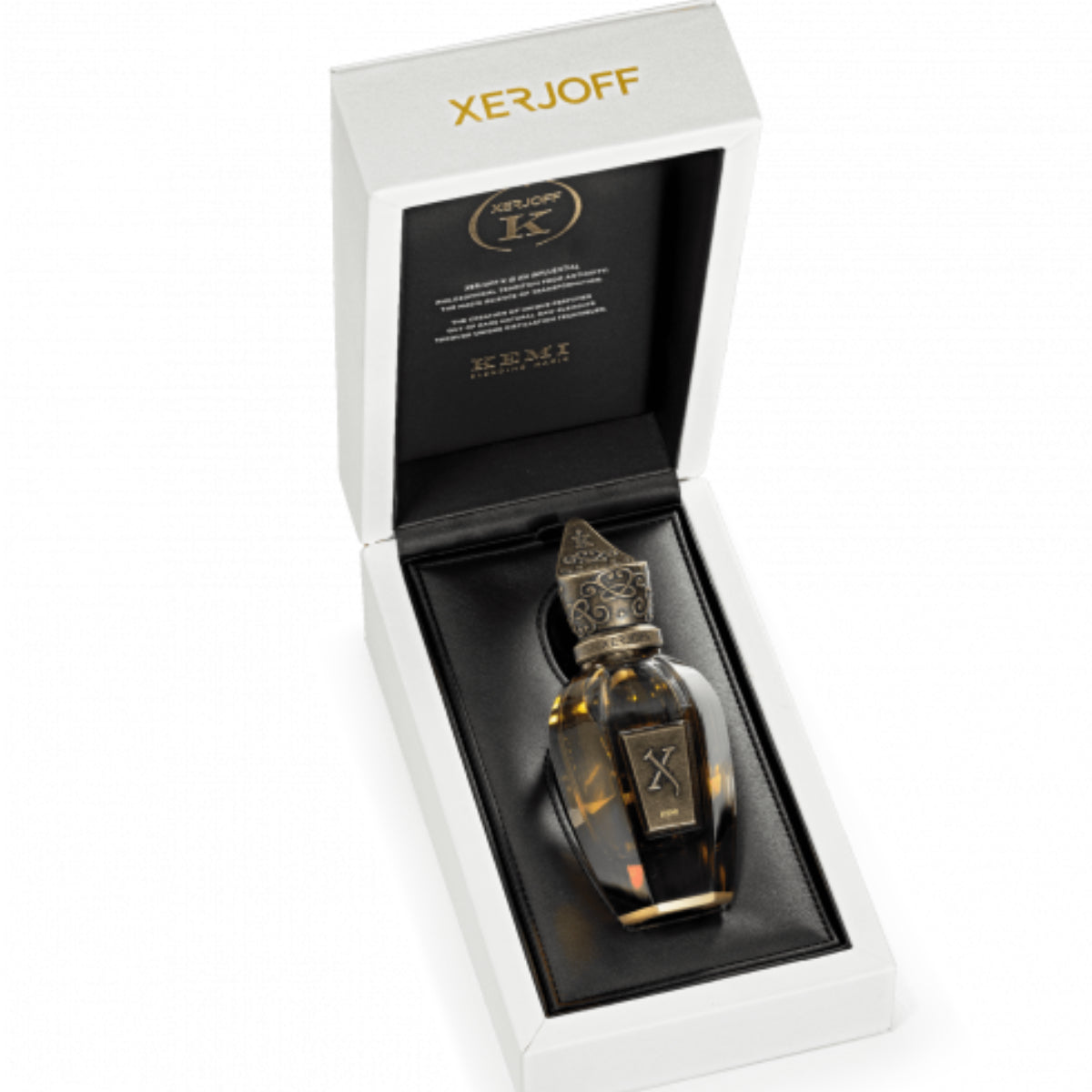 Xerjoff - K Collection - Kemi präsentiert kunstvollen Flakon mit antik inspiriertem Deckel in eleganter weißer Box