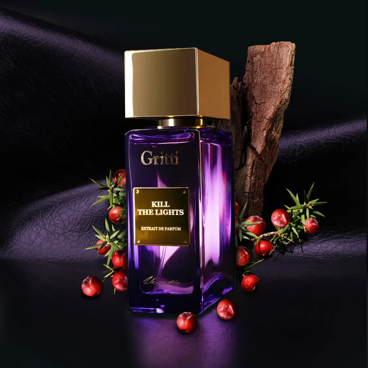 Gritti - Ivy Collection - Kill the Lights Parfumflakon in tiefviolett mit goldenem Verschluss und goldfarbenem Label vor dunklem Hintergrund