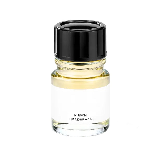Headspace - Kirsch Parfumflakon mit schlichtem Design, klarem Glas und tiefschwarzem Verschluss vor weißem Hintergrund