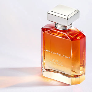 Ormonde Jayne - Levant Parfümflakon mit orange-goldenem Glas und glänzendem quadratischem Deckel in elegantem Design