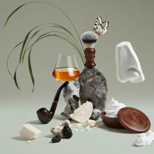 Penhaligon's - Portraits - The Tragedy of Lord George Kunstvolle Komposition mit Pfeife, Pinsel, Glas und skulpturalen Elementen