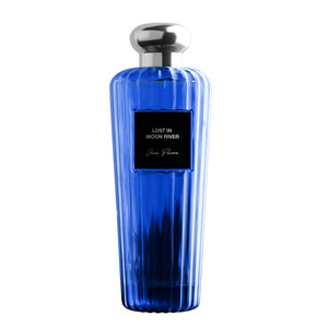 Jean Poivre - Lost in Moon River Parfumflakon in tiefem Blau mit silbernem Deckel und elegant geriffelter Oberfläche