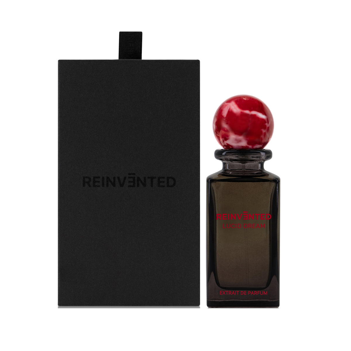 Reinvented Parfums - Lucid Dream Parfumflakon mit schwarzem Glas und rotem Kugelverschluss neben schwarzer Verpackung