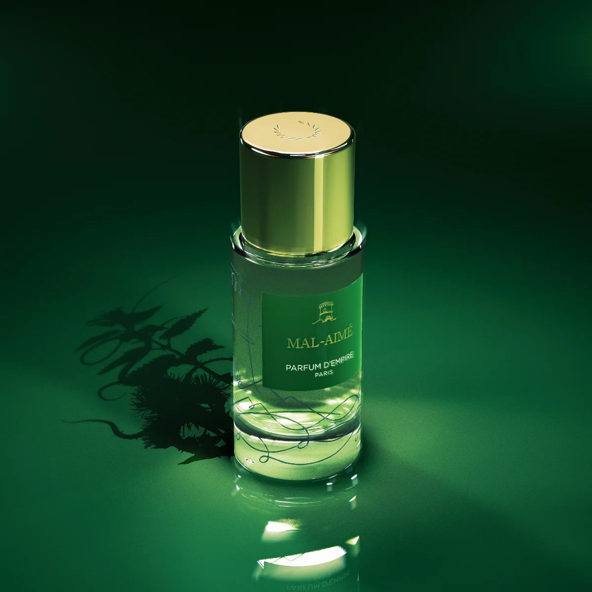 Parfum d'Empire - Mal-Aimé Duftflakon mit grünem Etikett und goldenem Deckel auf grünem Hintergrund
