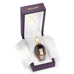 Xerjoff - Oud Stars - Mamluk edler Flakon mit goldfarbenem Detail in dunkler Verpackung auf weißem Hintergrund