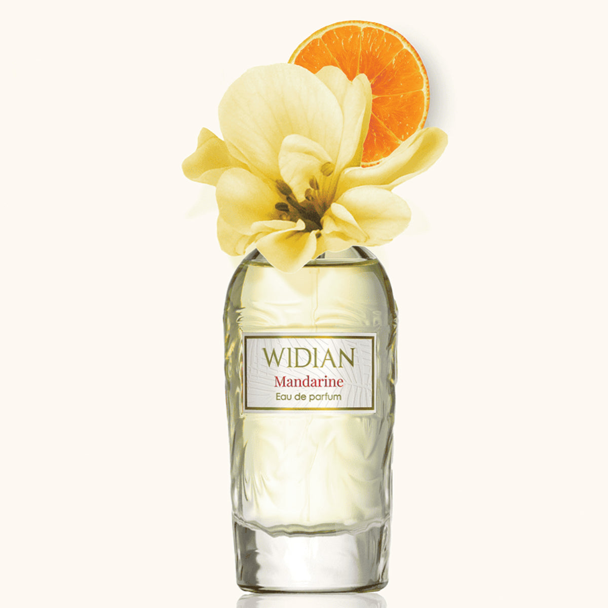 Widian - Rose Arabia Collection - Mandarine Parfumflakon mit gelber Blüte und Mandarinenscheibe auf hellem Hintergrund