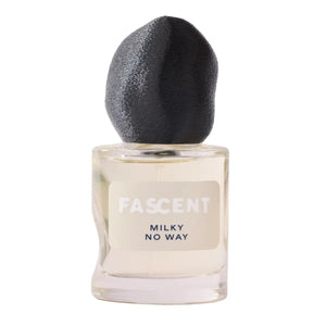 Fascent - Milky No Way Parfumflakon mit markant schwarzem, unregelmäßig geformtem Deckel vor weißem Hintergrund