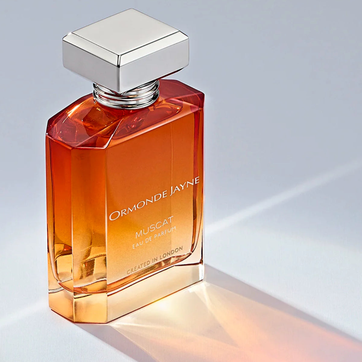 Ormonde Jayne - Muscat Parfümflakon mit bernsteinfarbenem Glas und silbernem, facettiertem Deckel in elegantem Design