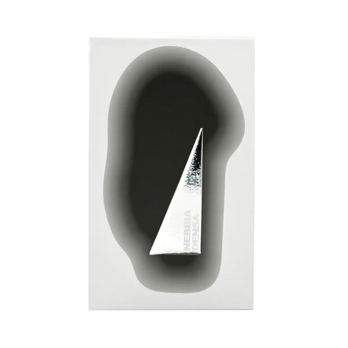 Filippo Sorcinelli - Atmosphere d’Emotion - Nebbia Densa Parfumflakon mit spiegelnder silberner Hülle und abstraktem Schatteneffekt