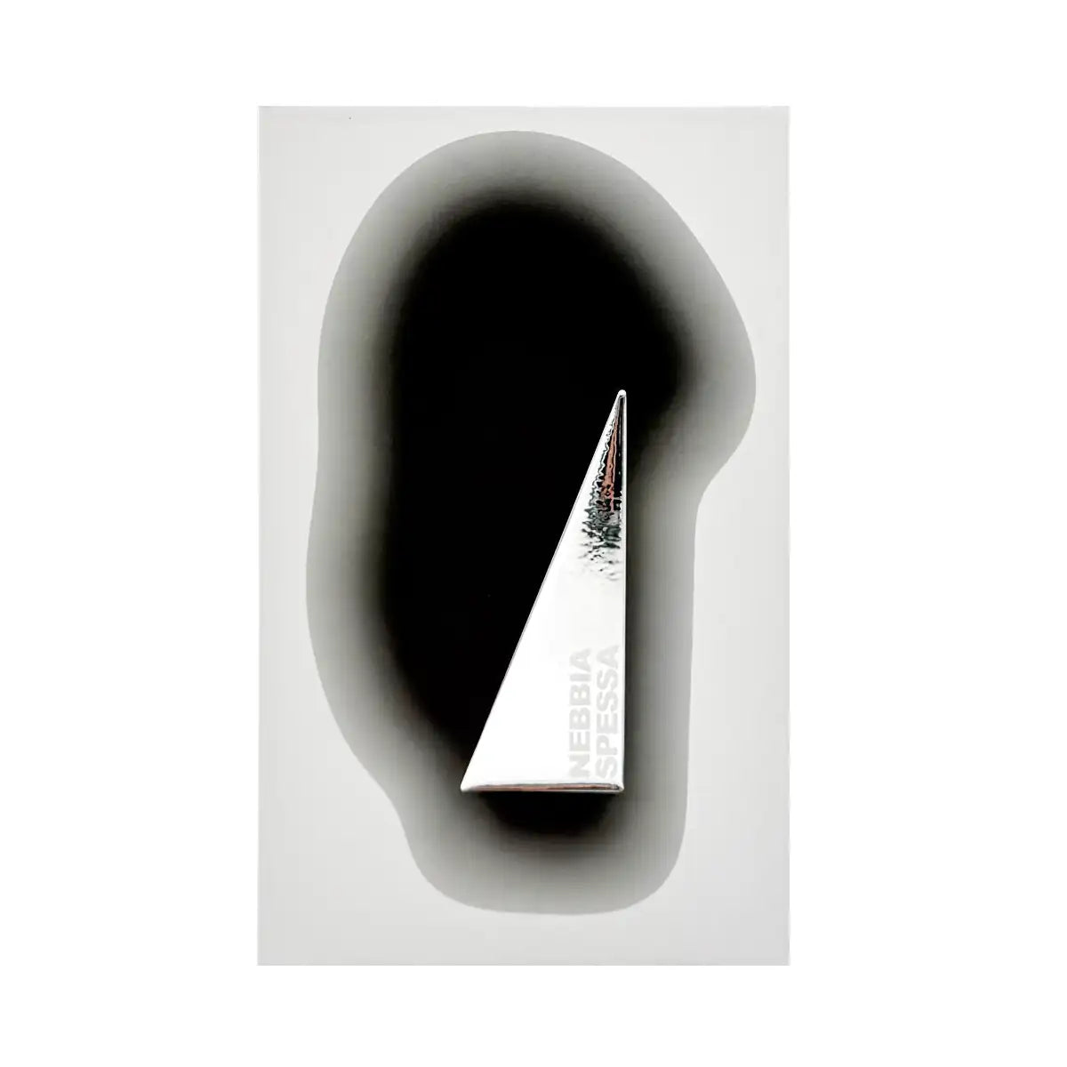 Filippo Sorcinelli - Atmosphere d’Emotion - Nebbia Spessa Parfumflakon mit glänzender silberner Spitze und Schatten auf schlichtem Grund