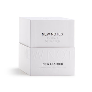 New Notes - Contemporary Blend Collection - New Leather zeigt weiße Verpackung mit prägnanter Schrift und minimalistischer Gestaltung