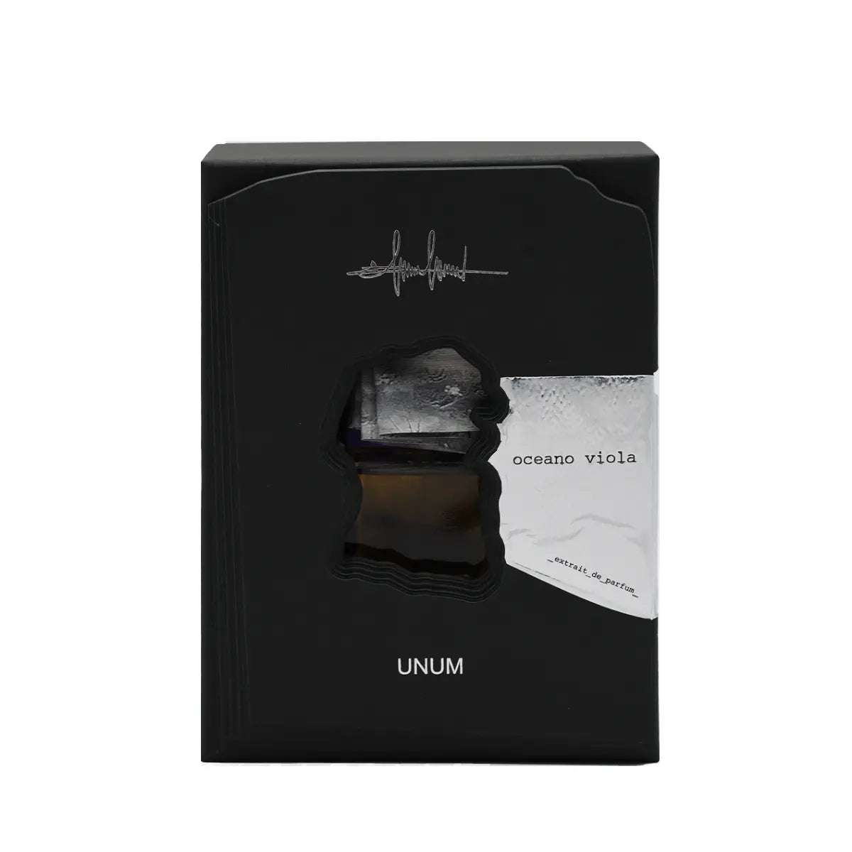Filippo Sorcinelli - Unum - Oceano Viola zeigt edle schwarze Verpackung mit silberner Plakette und Flakon-Silhouette