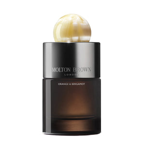 Molton Brown - Orange & Bergamot Parfumflakon mit dunklem Glas und rundem, perlmuttfarbenem Verschluss vor weißem Hintergrund