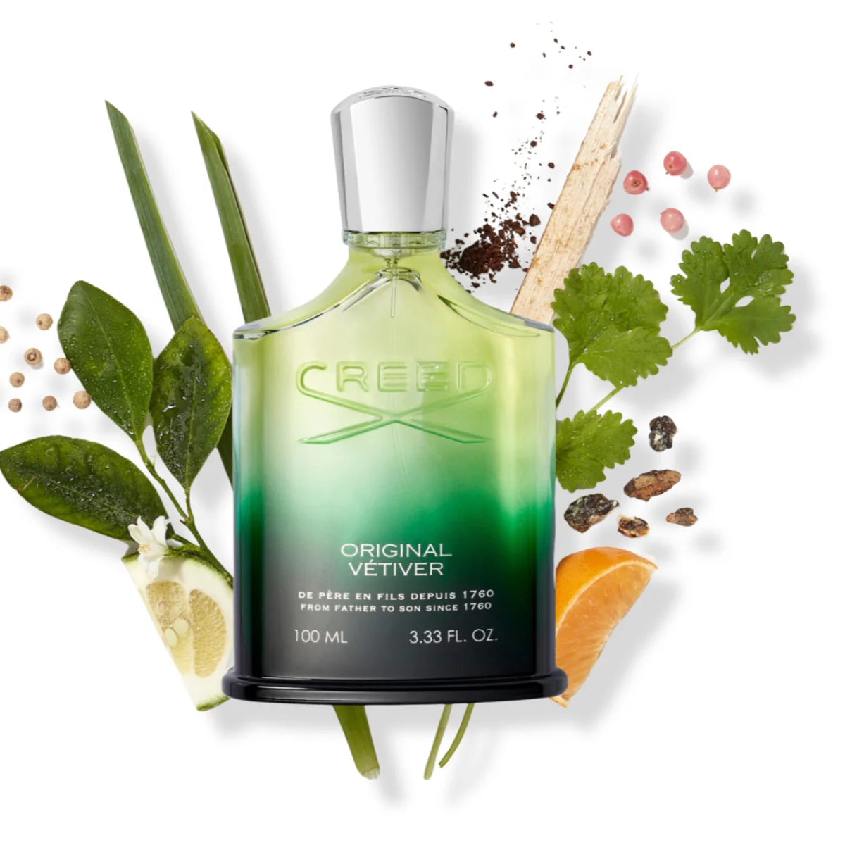 Creed - Original Vetiver Parfumflakon mit grünem Farbverlauf und frischen Kräutern auf weißem Hintergrund