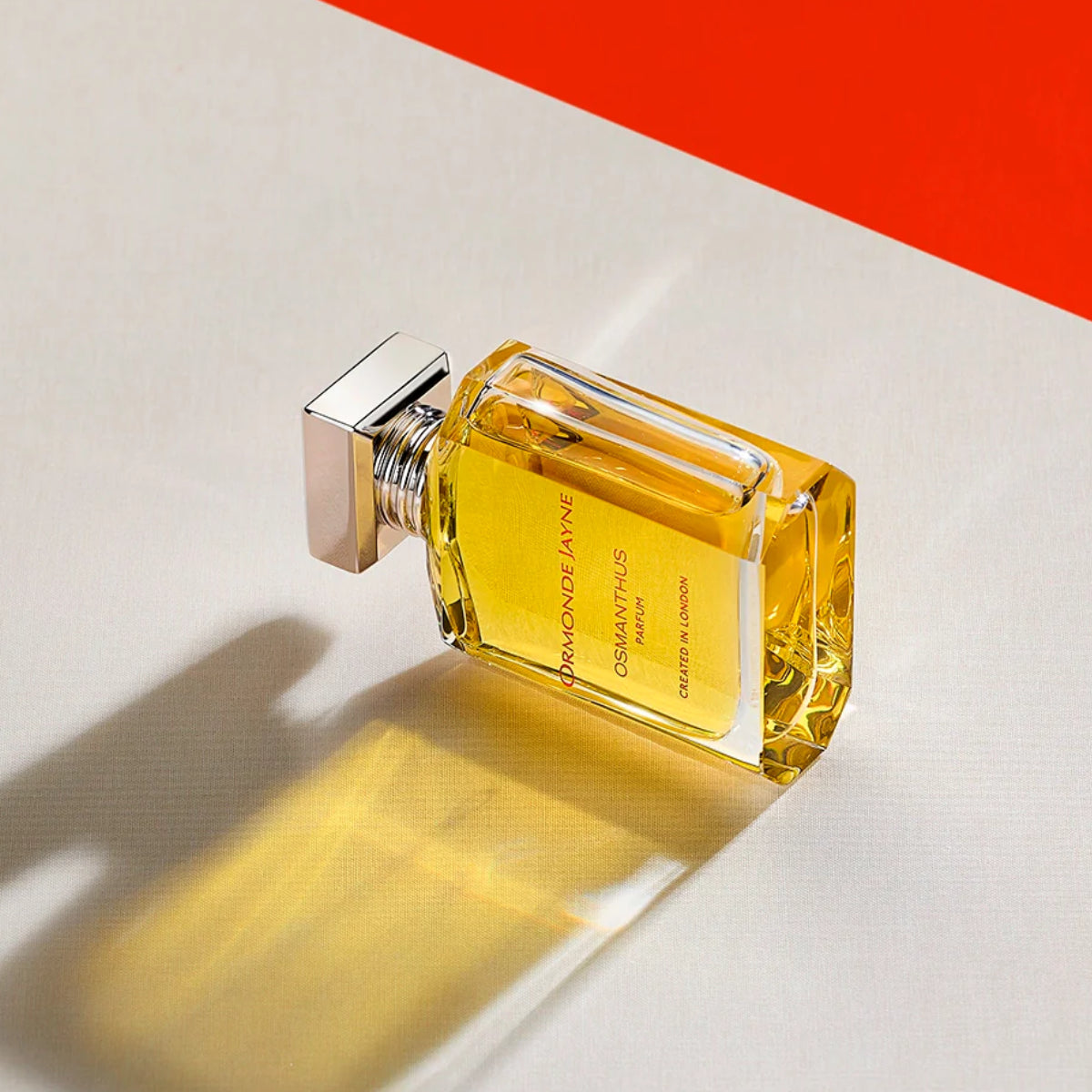 Ormonde Jayne - Osmanthus Parfümflakon mit klarem Glas und goldgelbem Inhalt in modernem, schlichtem Design