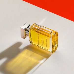 Ormonde Jayne - Osmanthus Parfümflakon mit klarem Glas und goldgelbem Inhalt in modernem, schlichtem Design