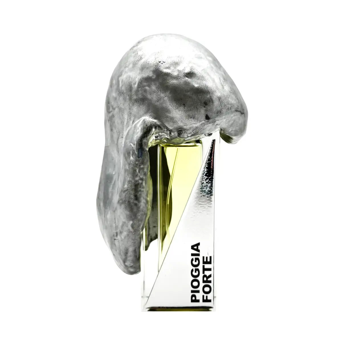 Filippo Sorcinelli - Atmosphere d’Emotion - Pioggia Forte Parfumflakon mit silberner, tropfenförmiger Kunsthülle auf weißem Hintergrund