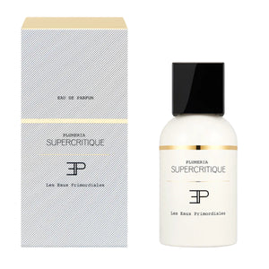Les Eaux Primordiales - Plumeria Supercritique Parfumflakon in weißem Design mit schwarzer Kappe vor weißem Hintergrund