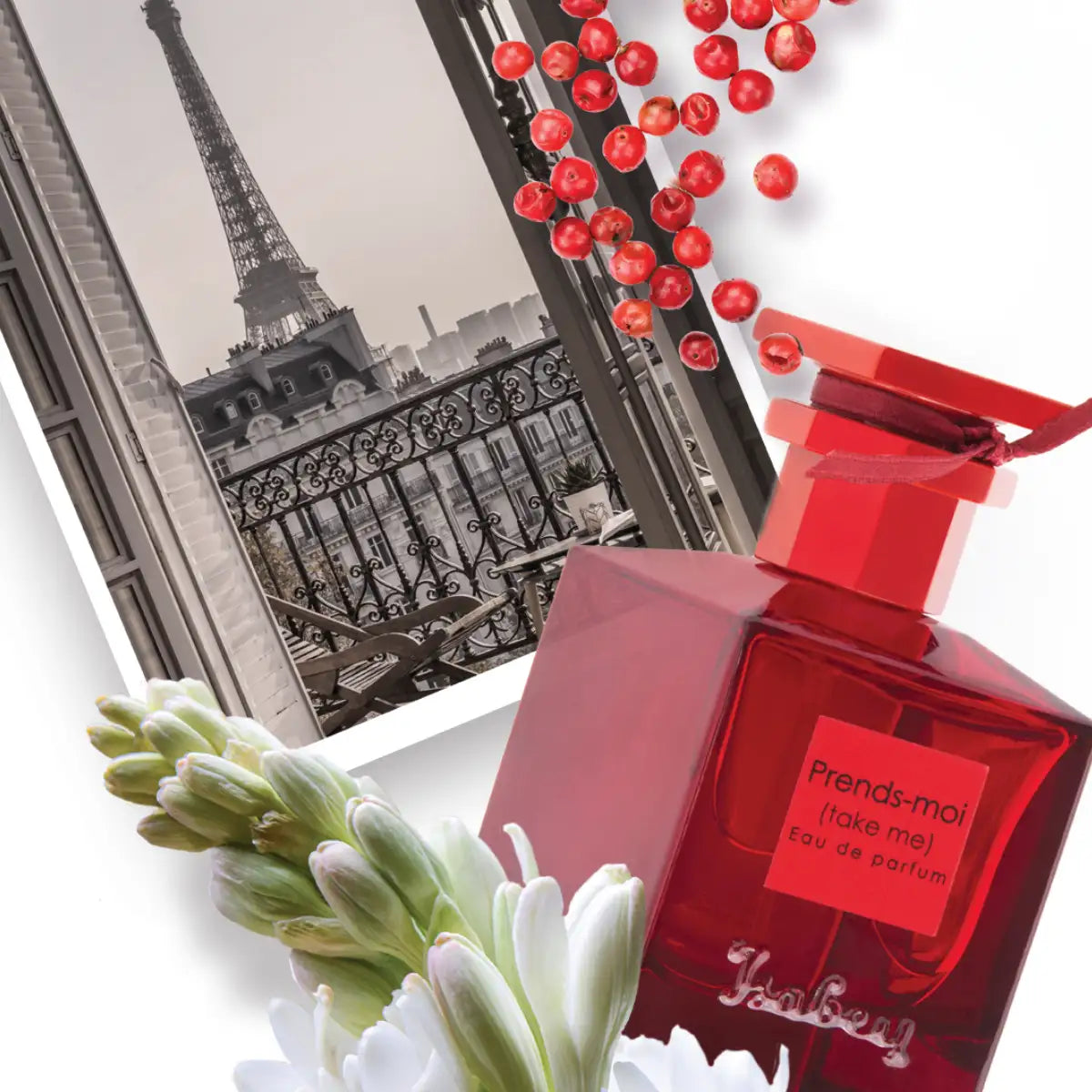 Isabey - Prends-moi (take me) Parfumflakon in sattem Rot vor Pariser Balkon mit Eiffelturm und floraler Dekoration