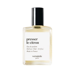 Versatile - Presser le Citron Roll-on Parfumflakon mit schwarzem Verschluss und klarem Etikett vor weißem Hintergrund