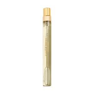 Goldfield & Banks - Native Collection - Purple Suede schlanker Parfumflakon mit goldenem Zerstäuber vor weißem Hintergrund