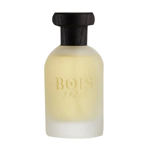 Bois 1920 - Real Patchouly Parfumflakon mit matter Glasflasche und dunklem Holzverschluss vor weißem Hintergrund