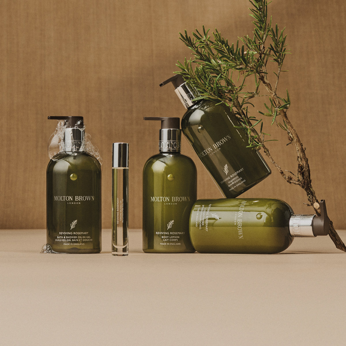Molton Brown - Reviving Rosemary - Hand Lotion in grünem Flakon mit frischem Rosmarinduft und pflegender Textur