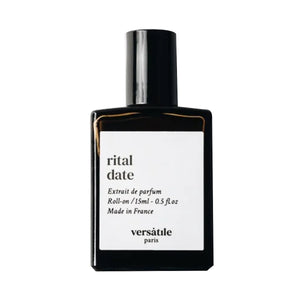 Versatile - Rital Date Roll-on Flakon in schlichtem Schwarz mit weißem Etikett auf weißem Hintergrund