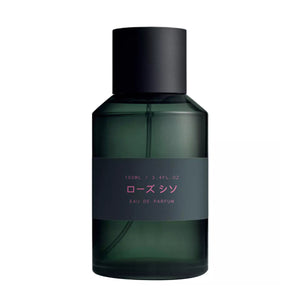 Marie Jeanne - Rose Shiso Parfumflakon in dunklem Glas mit schwarzem Verschluss vor weißem Hintergrund