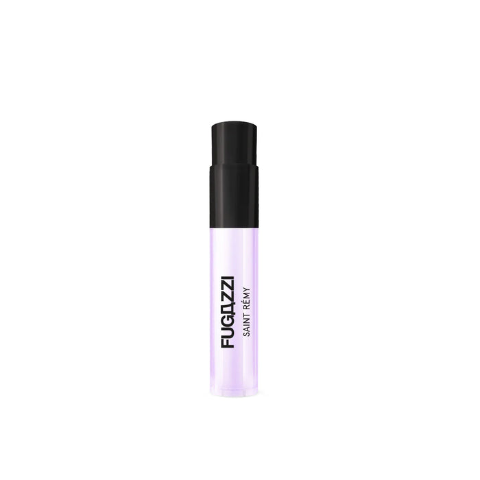 Fugazzi - Saint Rémy Duftprobe in zart violettem Flakon mit schwarzem Sprühkopf vor weißem Hintergrund minimalistisch präsentiert