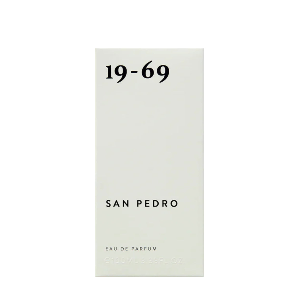 19-69 - San Pedro Parfumverpackung in schlichtem Weiß mit klarer, minimalistischer Typografie vor hellem Hintergrund