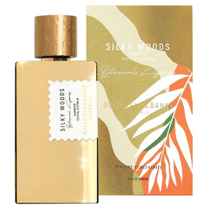 Goldfield & Banks - Botanical Series - Silky Woods Parfum in goldfarbenem Flakon mit Holzverschluss vor dekorativer Verpackung