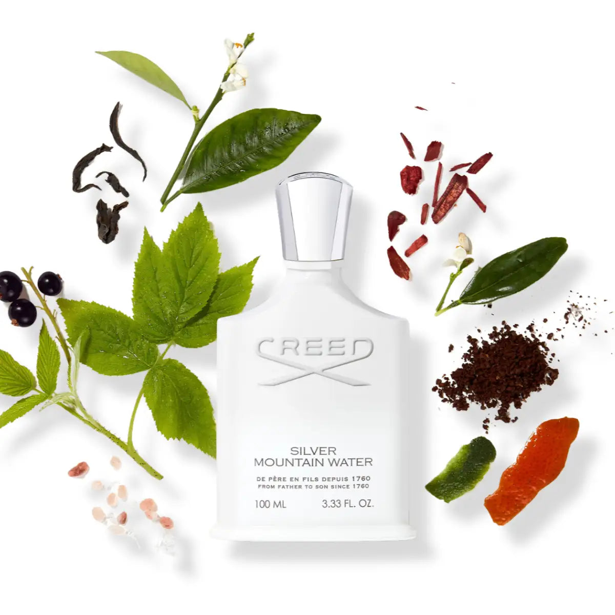 Creed - Silver Mountain Water Flakon in mattem Weiß mit silberfarbenem Verschluss und natürlichen Duftkomponenten auf weißem Grund