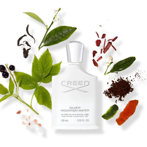 Creed - Silver Mountain Water Flakon in mattem Weiß mit silberfarbenem Verschluss und natürlichen Duftkomponenten auf weißem Grund