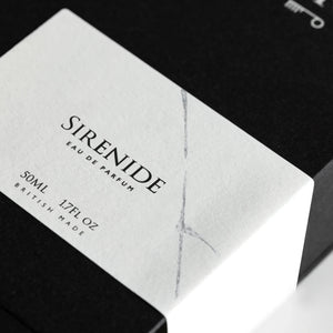 BeauFort London - Force Majeure - Sirenide Parfumverpackung in Schwarz-Weiß mit minimalistischem Design und feinem Papieretikett