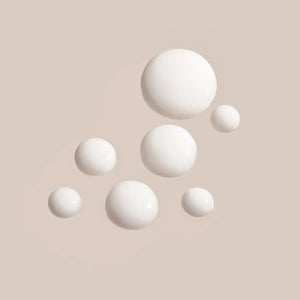 SBT - Sensitive - Soothing Eye Cream zeigt cremige Textur für beruhigende und regenerierende Pflege der empfindlichen Augenpartie