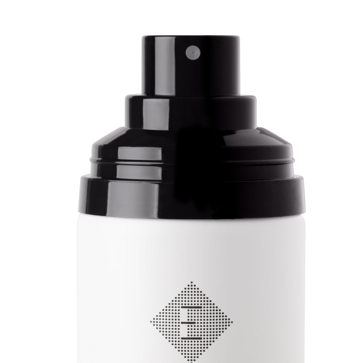 Essential Parfums - Bois Impérial - Hair & Body Mist weiße Flasche mit schwarzem Sprühkopf auf weißem Hintergrund
