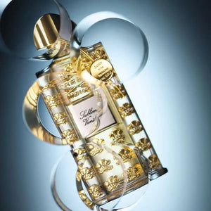 Creed - Les Royales Exclusives - Sublime Vanille Glasflakon mit goldenen Details und elegantem Verschluss vor hellem Hintergrund