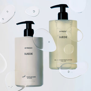 Byredo - Suede - Hand Wash in klarer Flasche mit schwarzem Spender für sanfte und erfrischende Handreinigung